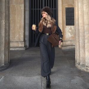 NWT ZARA 2pc SET VIRAL WIDE-LEG PLEATED COLLECTION M
🚨firm price no discount